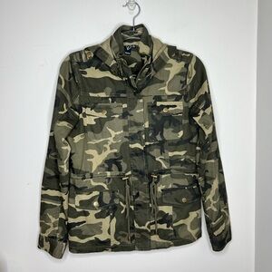WINDSOR Camo zip up utility/military/cargo style jacket. Detachable hood. Med.